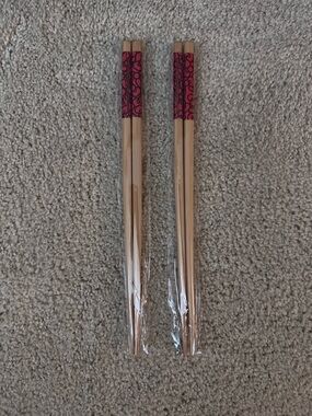 Hello Kitty Pair of Wooden Chopsticks With Bow Patterned Design - Brand New